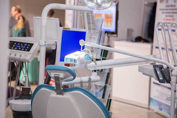 Стенд компании GREEN DENT на выставке Дентал-Ревю 2020-40.jpg