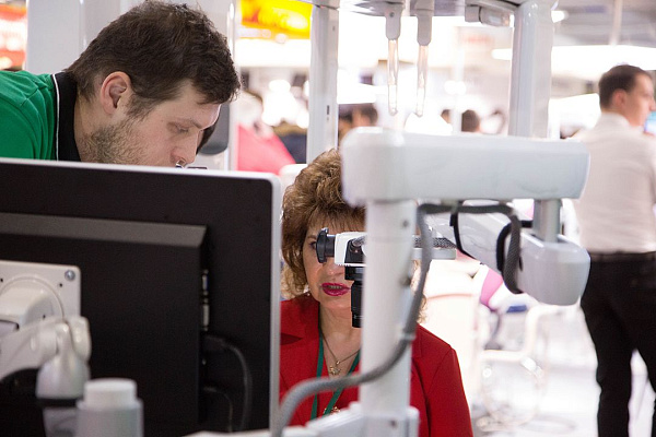 Стенд компании GREEN DENT на выставке Дентал-Ревю 2020-29.jpg