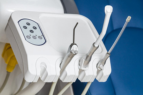 MERCURY 4800 - стоматологическая установка с верхней подачей инструментов